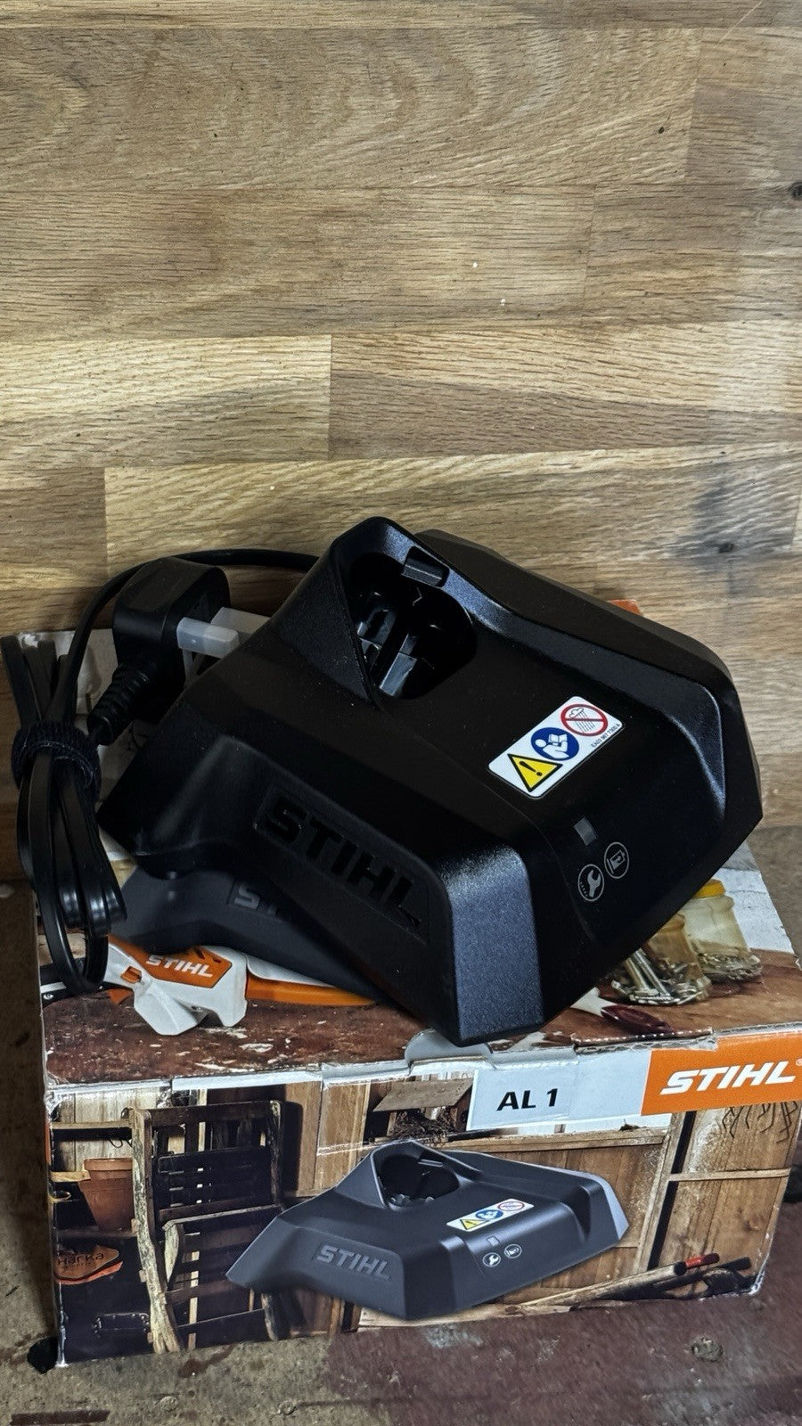 Brand New Genuine STIHL AL 1 Charger
