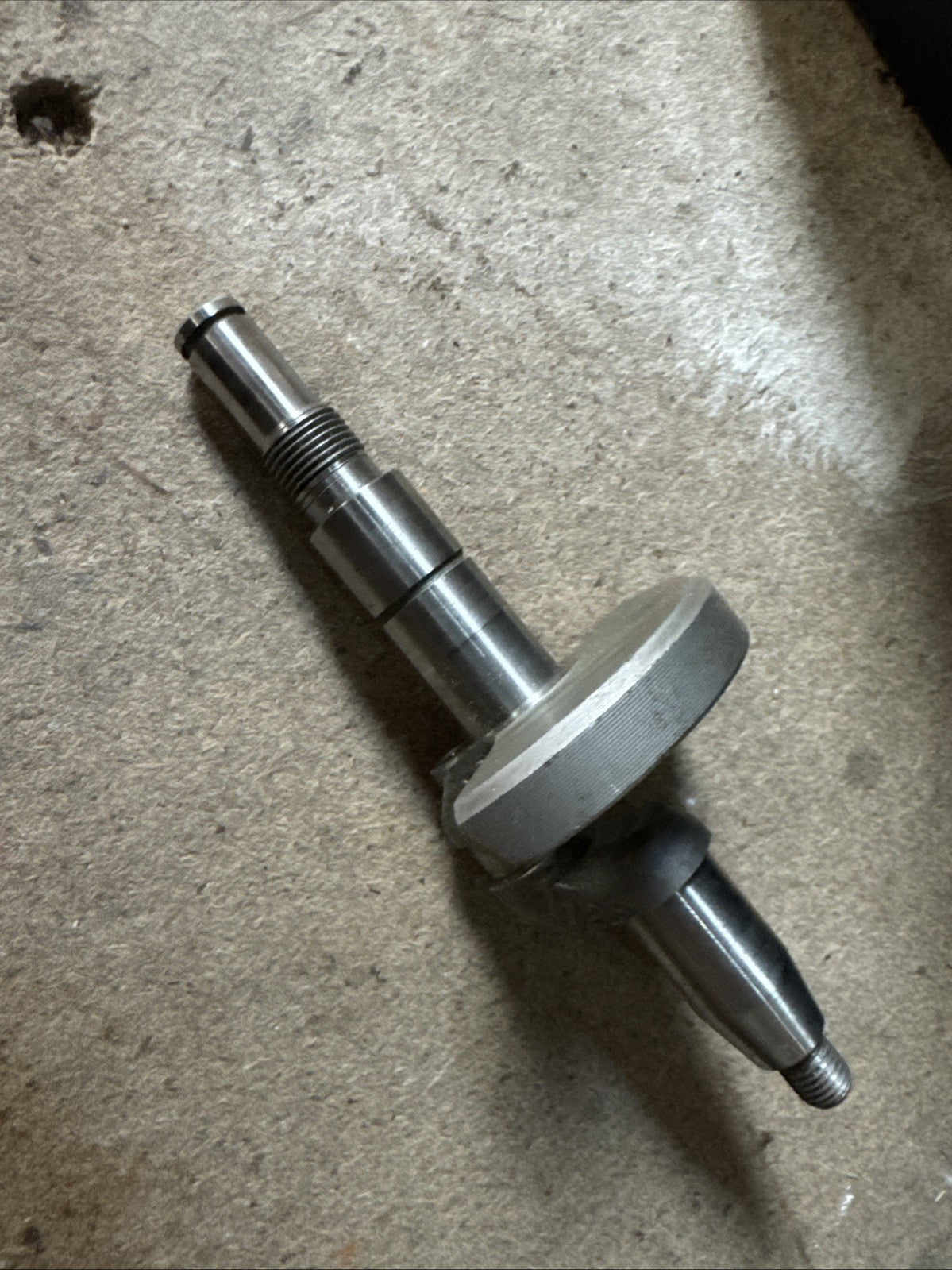 BRAND NEW GENUINE STIHL CRANKSHAFT FOR 021 Chainsaw (1123 031 0500)